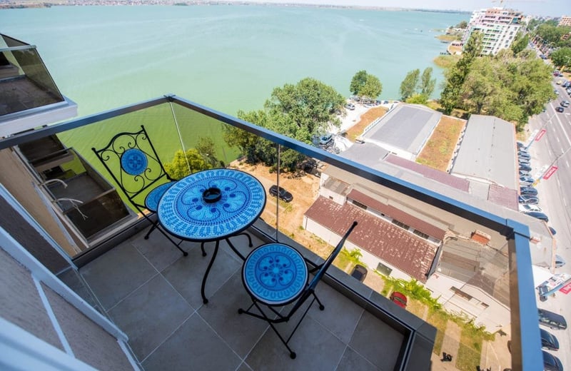 Аренда уютной 1-комнатной квартиры, 30 м², вид на озеро и море, Mamaia, Констанца, Румыния